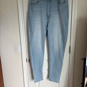 Fashion Nova Women’s Light Wash Skinny Jeans NWT - Size 2x